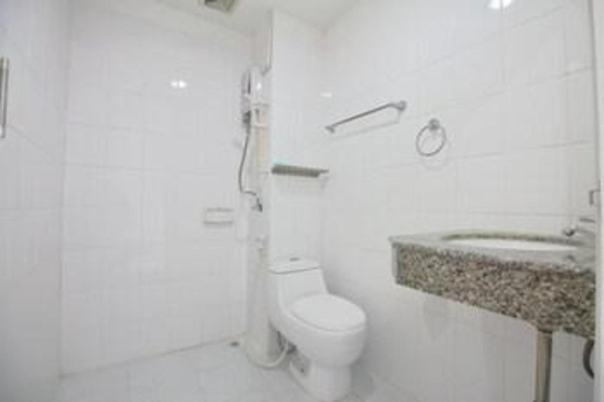 Super Oyo 498 Ladawan Villa Bangkok Exterior photo