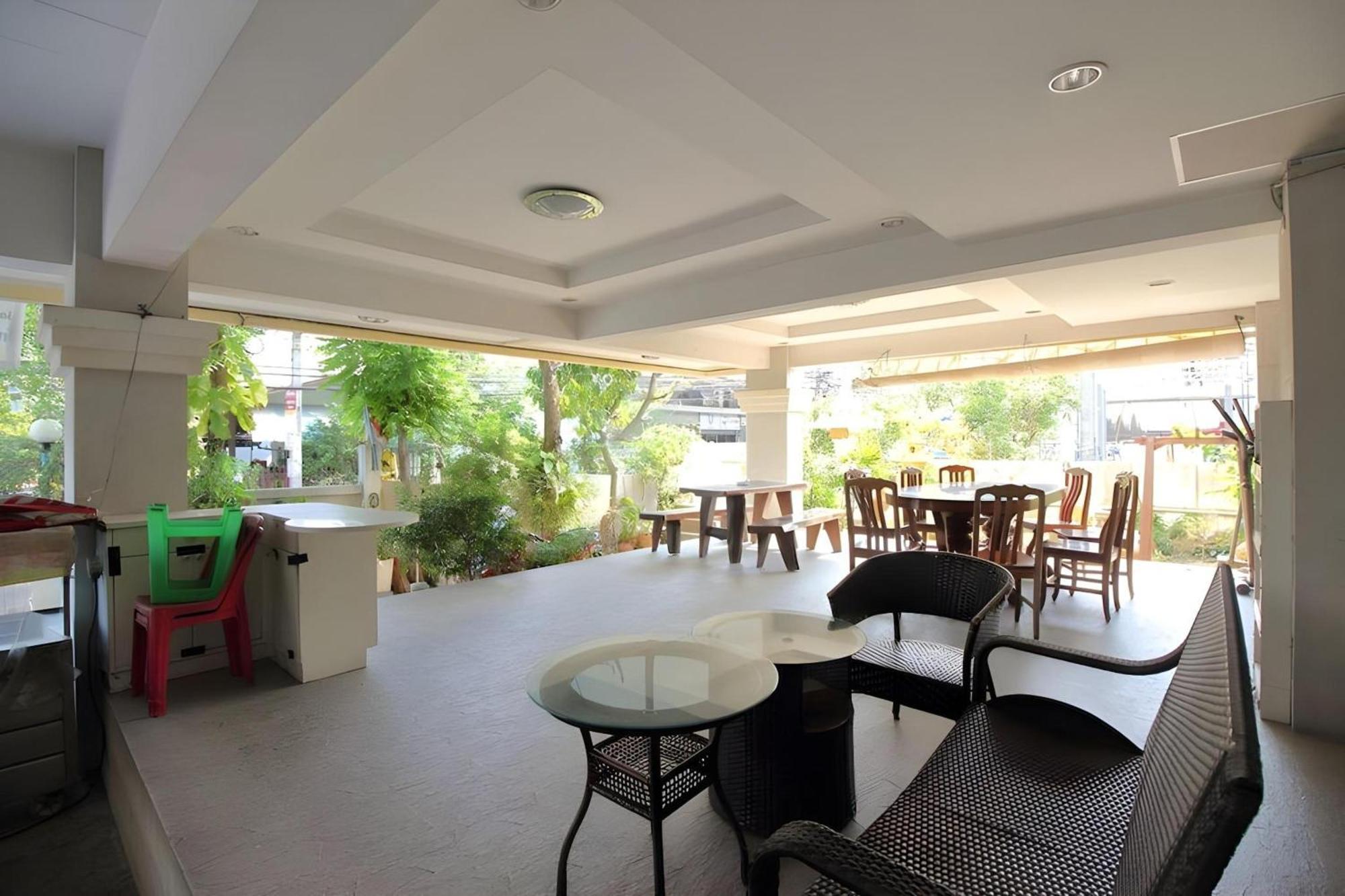 Super Oyo 498 Ladawan Villa Bangkok Exterior photo